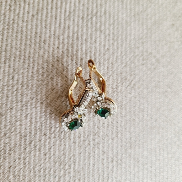 Emerald and Gold Earrings - Picture 4 of 5